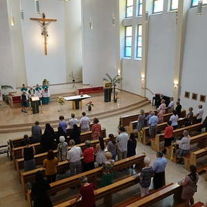 Blick in den Kirchenraum