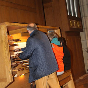 Für's nächste Stück von Messiaen braucht man gleich zwei Registranten!